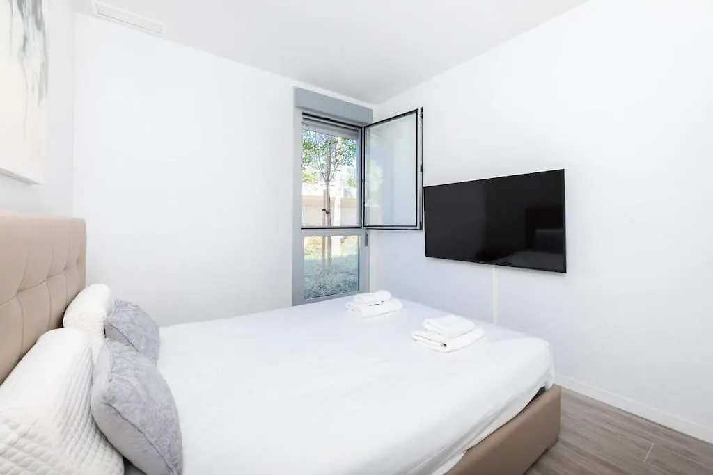 Stunning 2 Bedroom Ground Floor Le Mirage Rdr339 埃斯特波纳 公寓